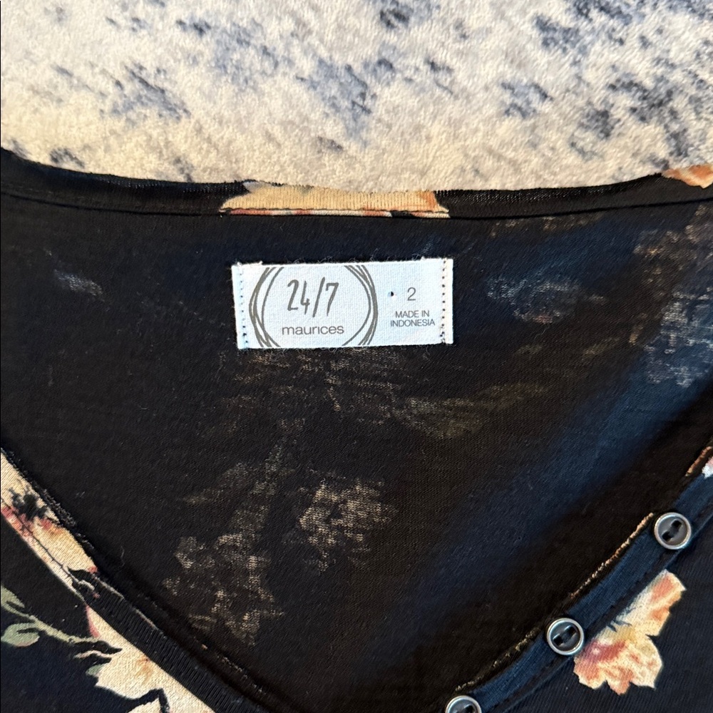 Maurices Black Floral Long Sleeve Top Size 2 (18-20) - Picture 2 of 4